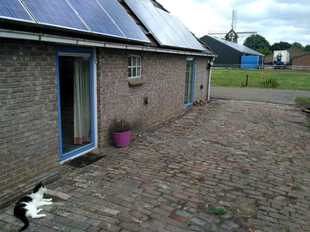 Апартаменти Logeerruimte In Gerenoveerde Boerderij In Wachtum Екстер'єр фото